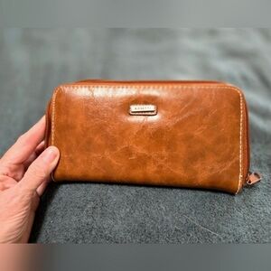 NWOT Rosetti Wallet Faux Leather Light Brown Zipper Closure Multiple Compartment